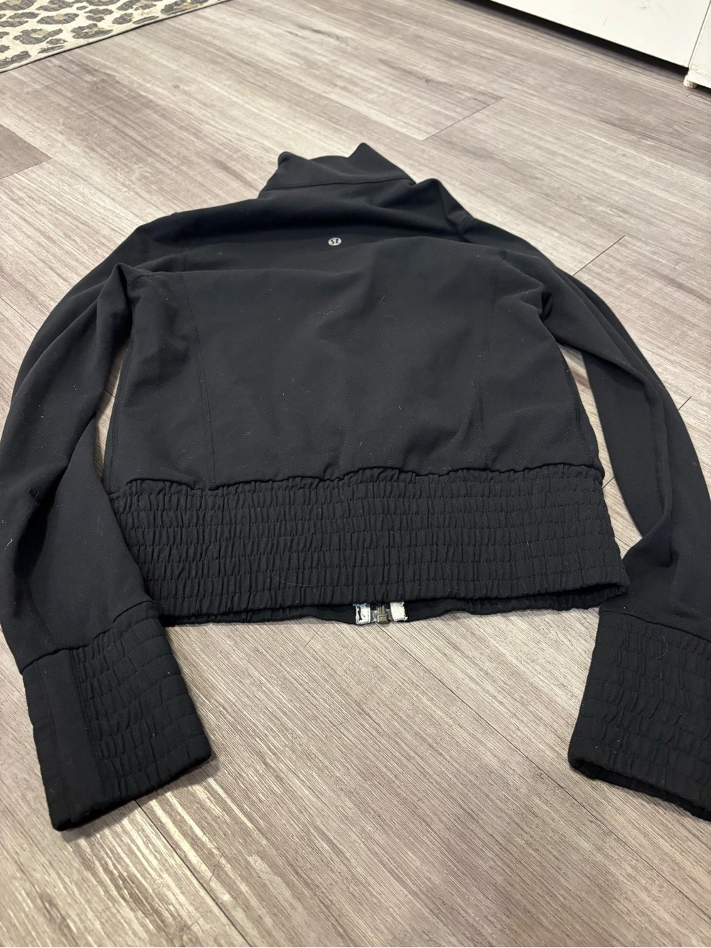 Lululemon Vintage Black Full Zip Cropped Jacket Size 4 Smocked Waist Cuffs - Picture 3 of 4